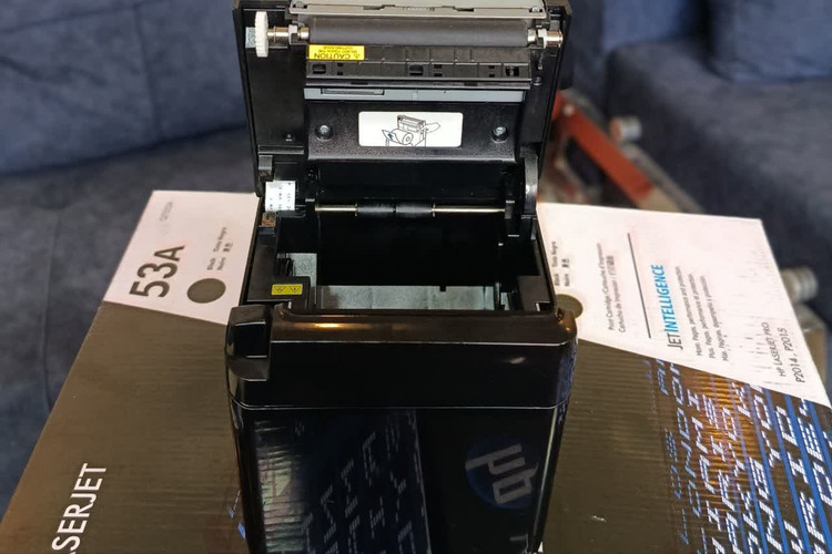 داخل فیش پرینتر Partner RP-700 استوک در حد نو – مشاهده هد چاپ و محل رول کاغذ