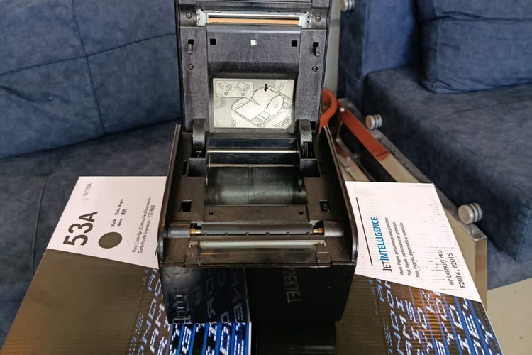 داخل فیش پرینتر Sewoo LK-T100 استوک تمیز – هد چاپ و محل رول کاغذ